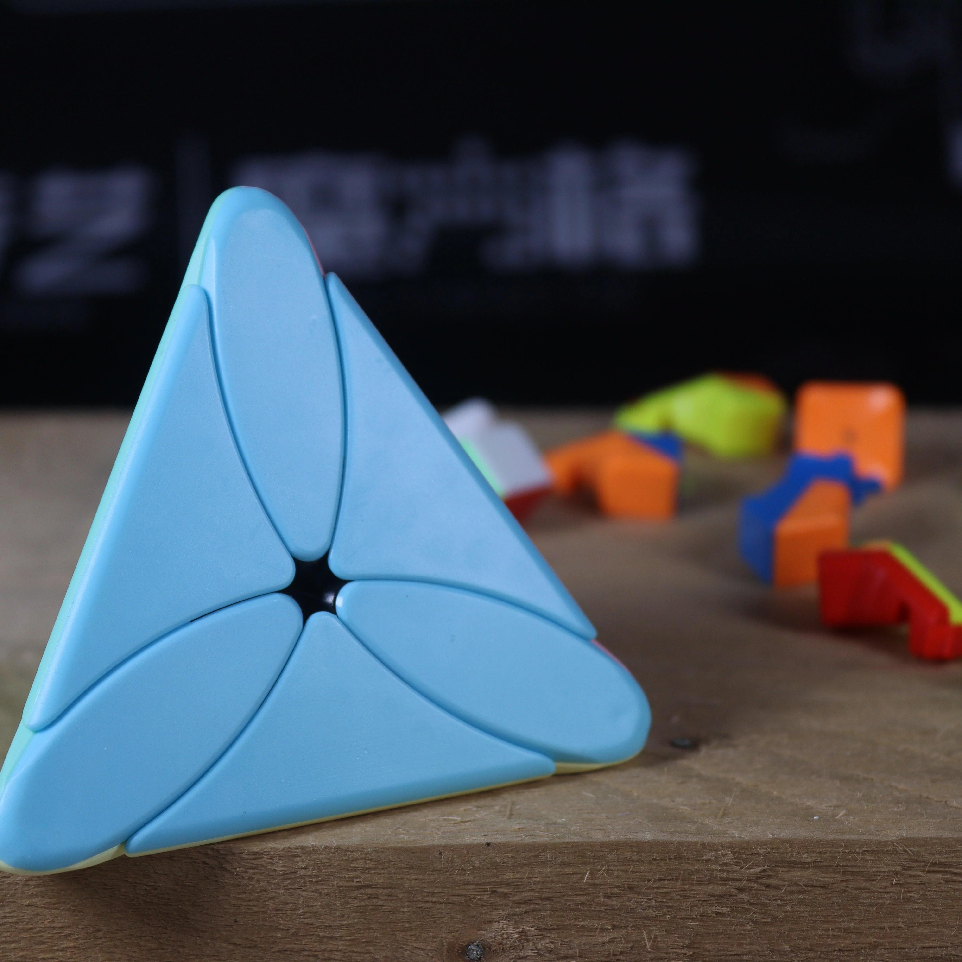 MoYu Maple Leaf Pyraminx - Image 8